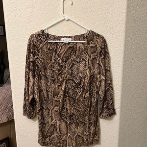 Liz Claiborne Woman, plus size blouse, size 2X, great condition.
